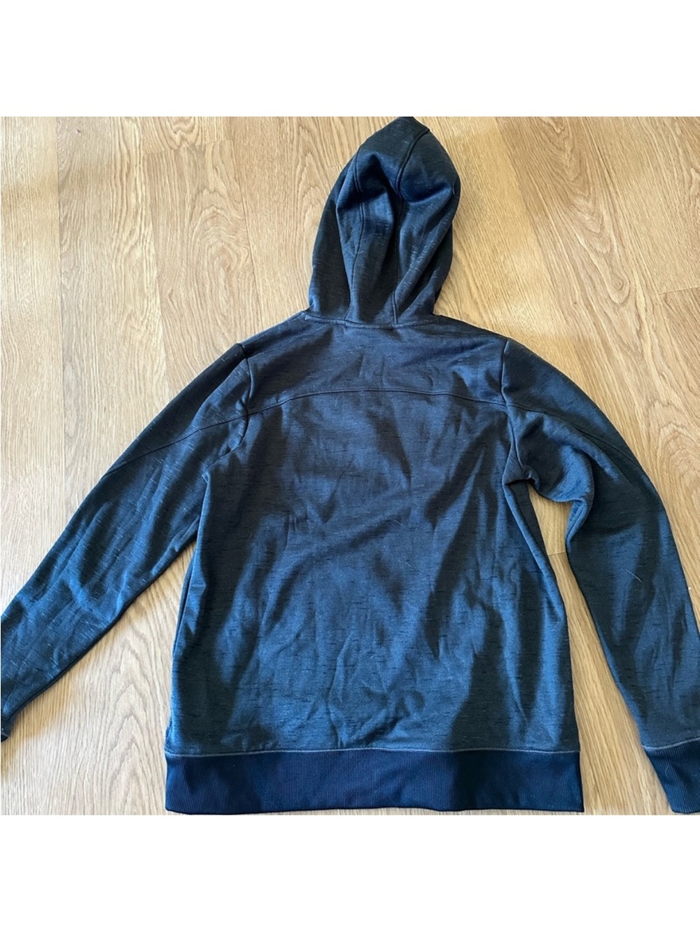Under Armour Grey Hoodie with Orange-Trim Logo Patch Cold Gear - Picture 4 of 5